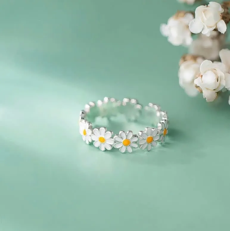 Dreamy Daisy Wreath Ring