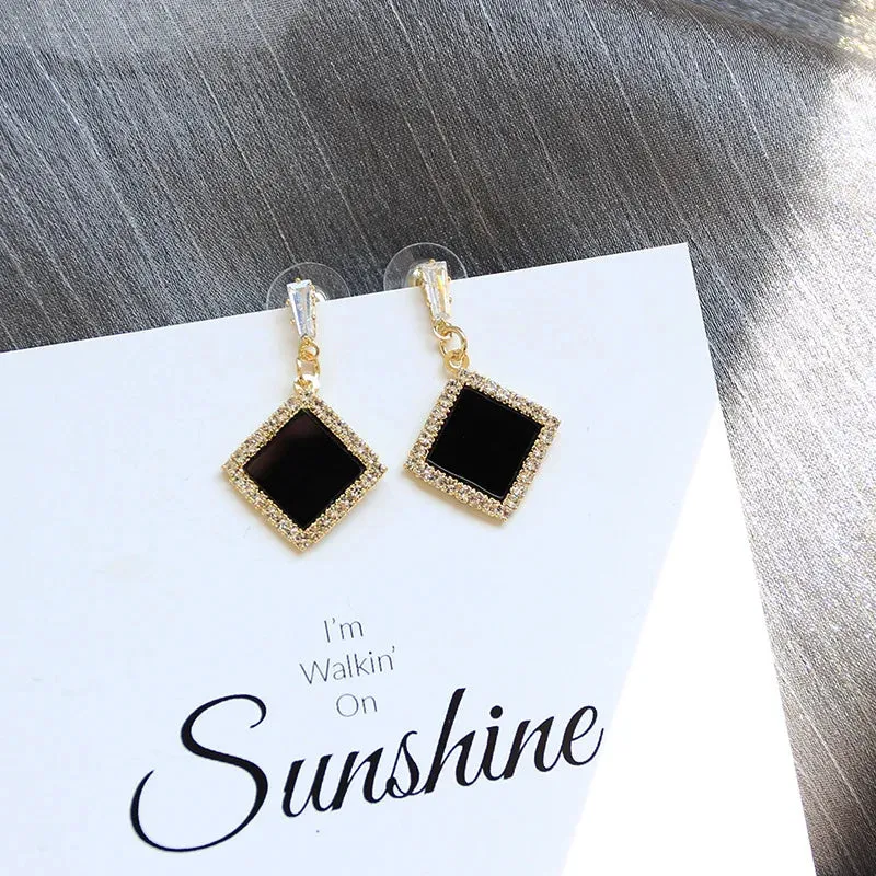 Elegant Gold Flower Earrings