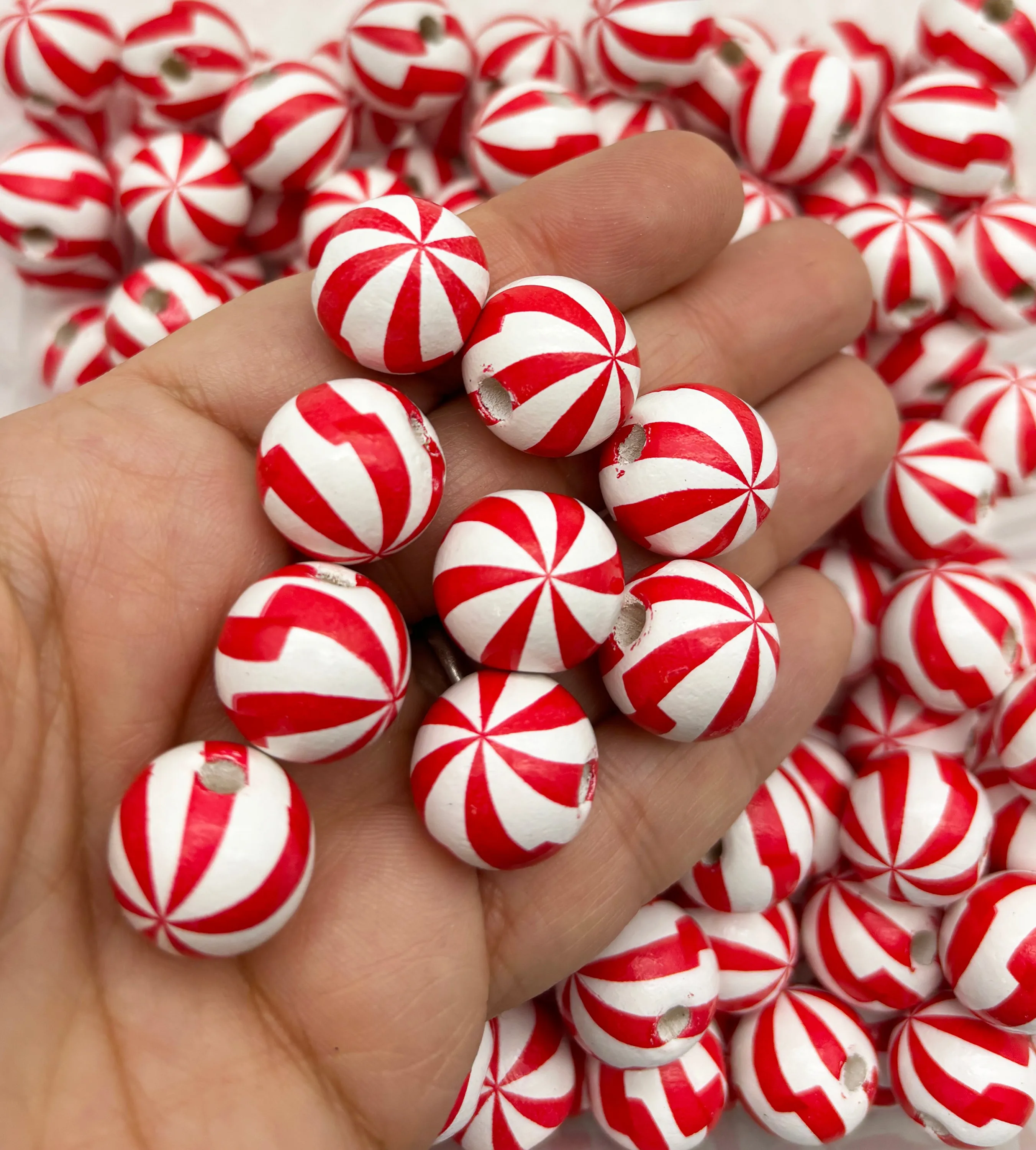 Red Peppermint Christmas Beads 10 pcs - Festive Wooden Decorations for the Holidays - H480