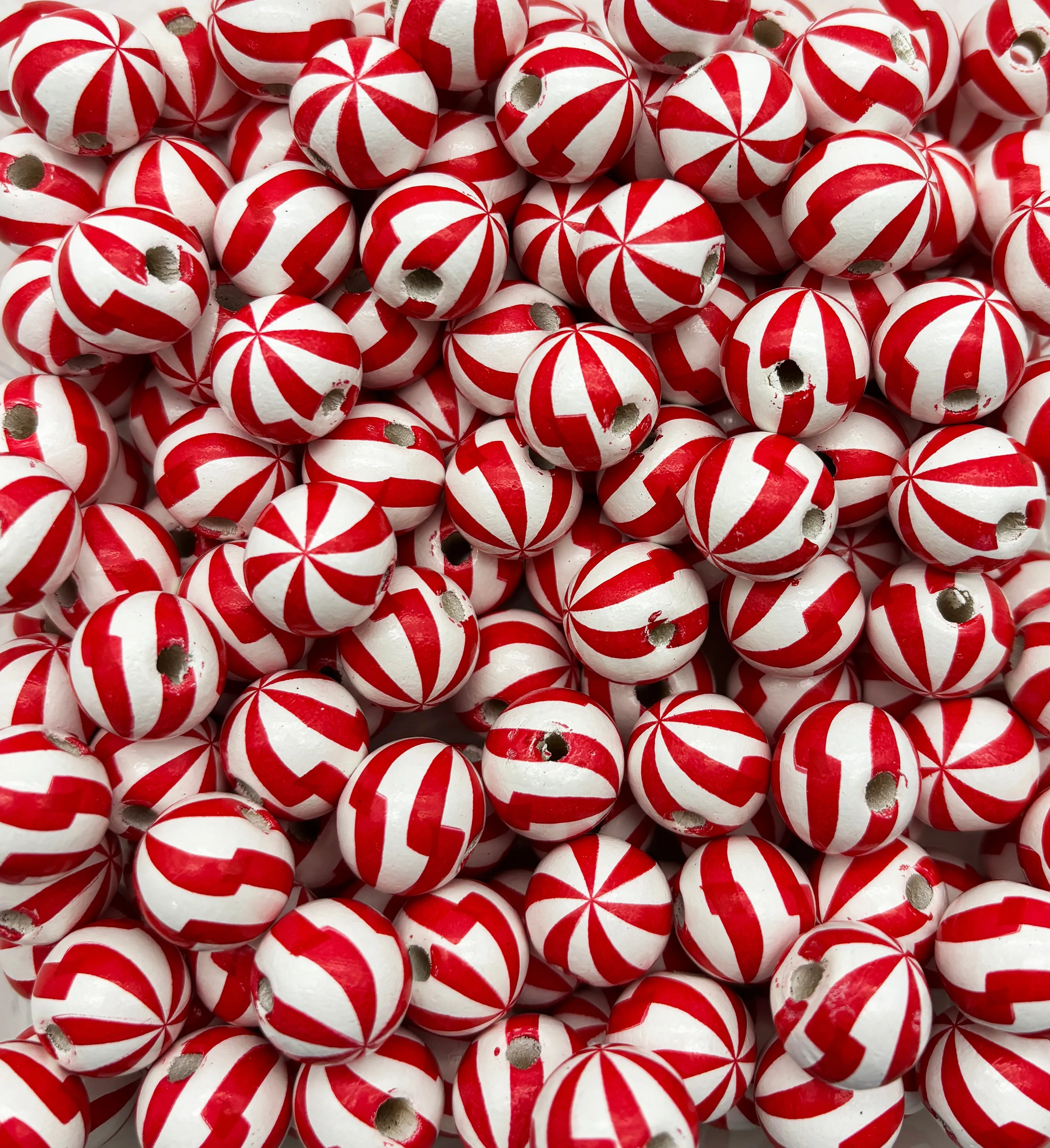 Red Peppermint Christmas Beads 10 pcs - Festive Wooden Decorations for the Holidays - H480