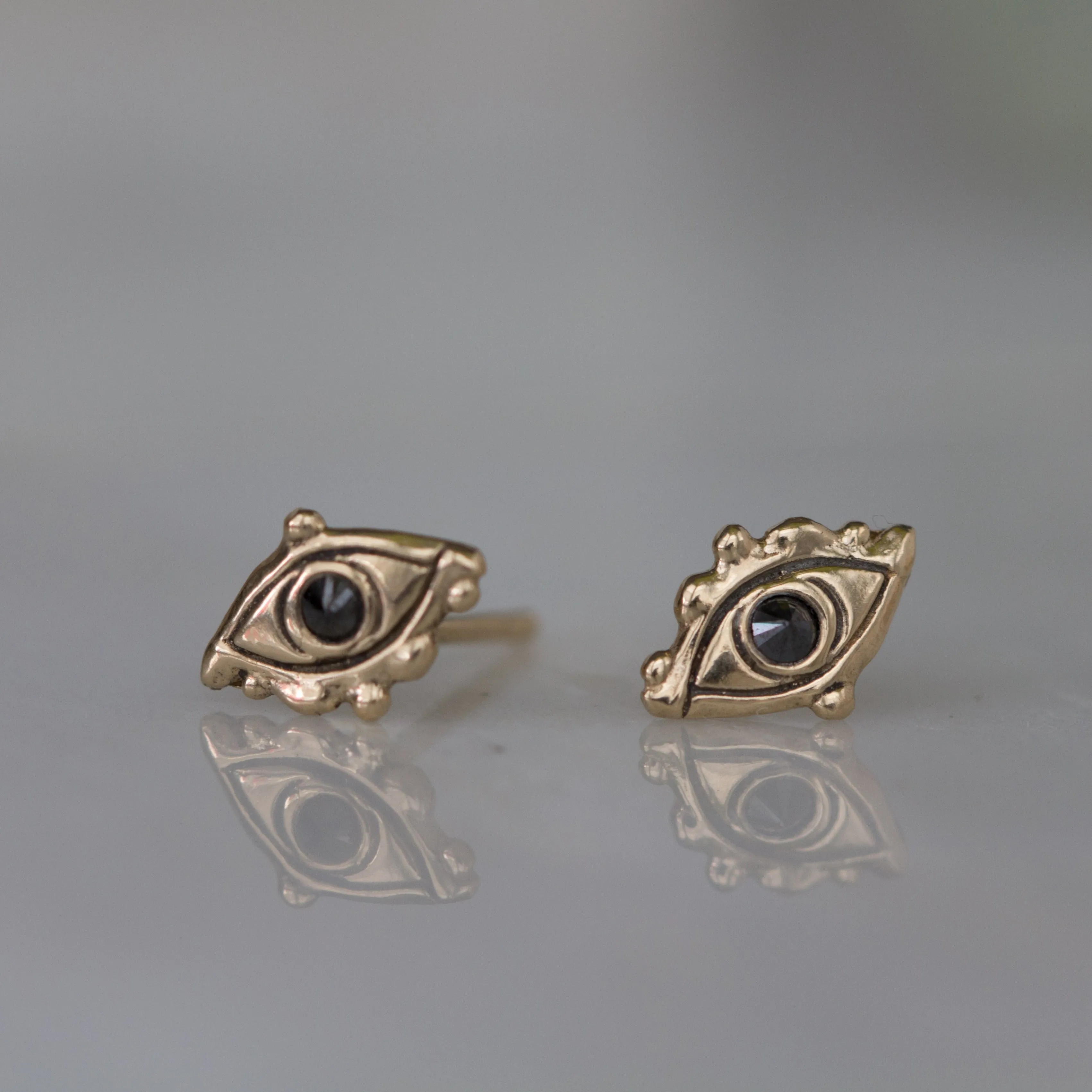 Third eye studs || black diamonds