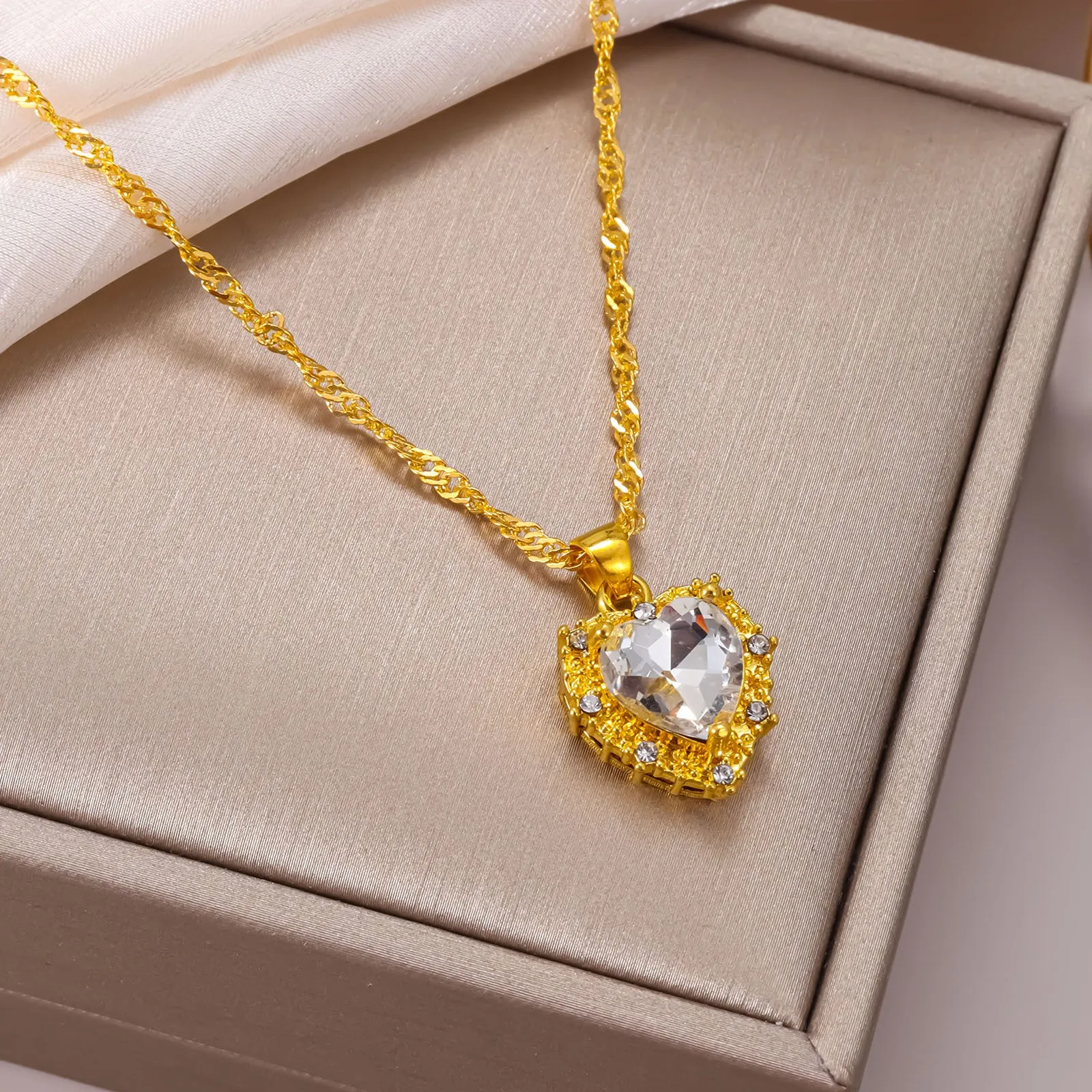 Wholesale Pink Diamond Heart Shaped Zircon Necklace